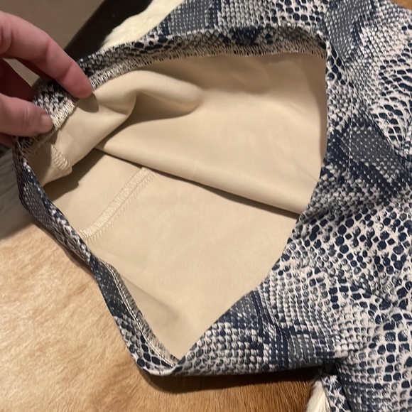 🐍🖤🔥NWT She+Sky Tran Boutique Snake Print Skort/Shorts - Picture 9 of 12